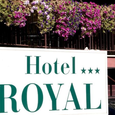 Hotel Royal เปซาโร ภายนอก รูปภาพ