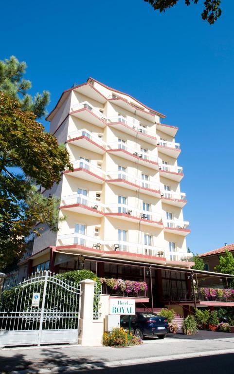 Hotel Royal เปซาโร ภายนอก รูปภาพ