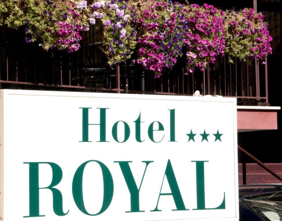 Hotel Royal เปซาโร ภายนอก รูปภาพ