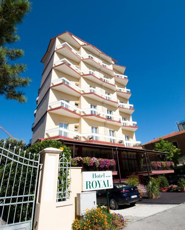 Hotel Royal เปซาโร ภายนอก รูปภาพ